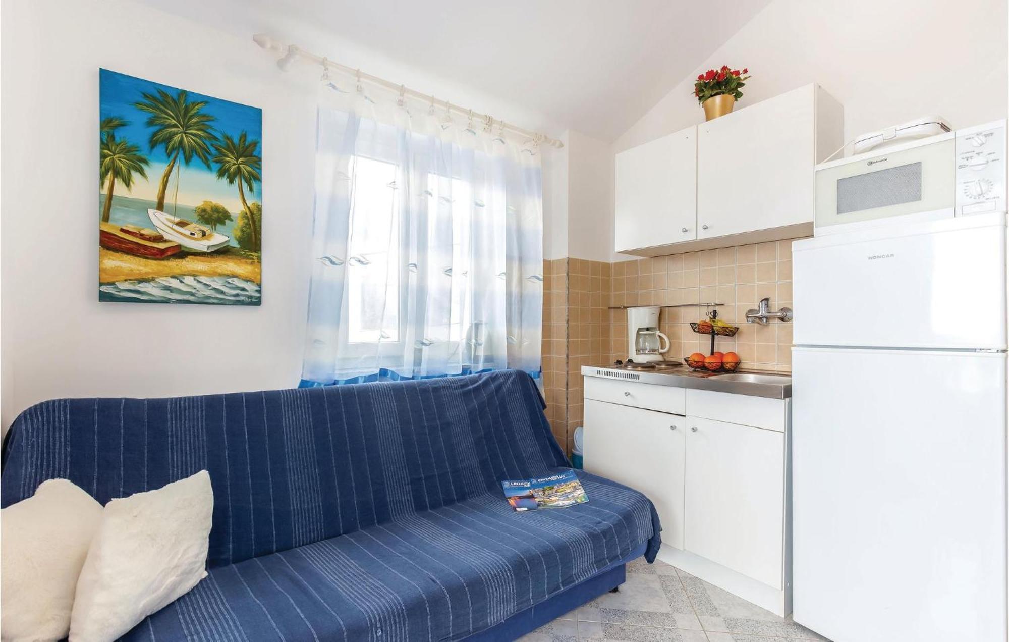 1 Bedroom Stunning Apartment In Bakarac Exterior foto